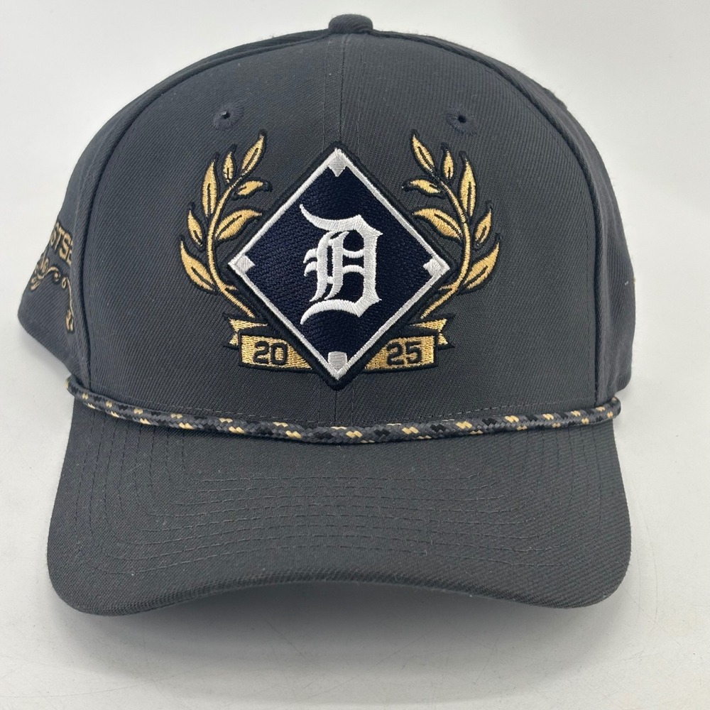 New Era Detroit Tigers Hat Mens OSFM Grey 2025 Postseason 9SEVENTY Snapback MLB